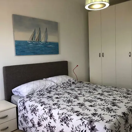 Modern With Sea View דירה *