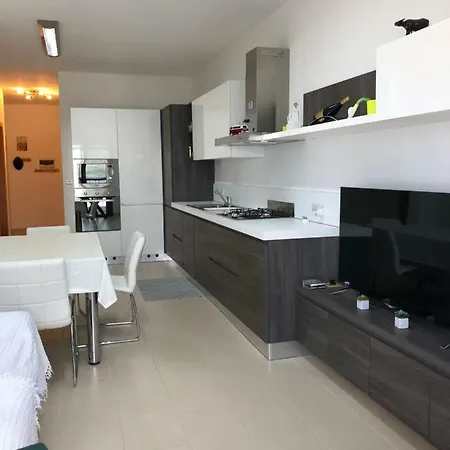 Modern With Sea View Apartment *