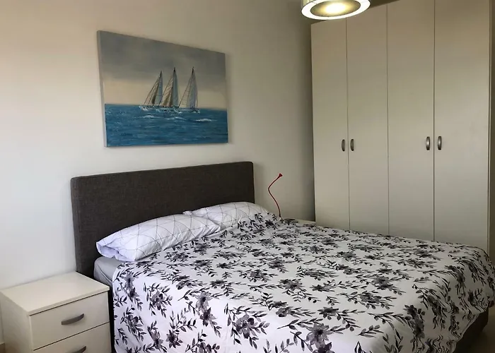 Modern With Sea View 아파트 *