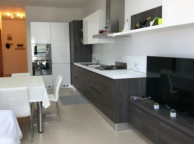 Modern With Sea View Apartman *