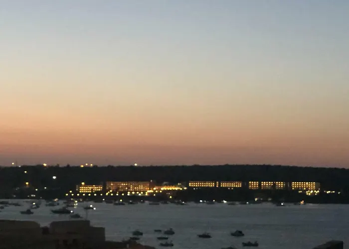 Modern With Sea View 아파트 *